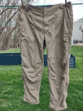 L.L. Bean Men's Hiking Camping Pants Nylon XL Outdoors Khaki 242243 Elastic Back